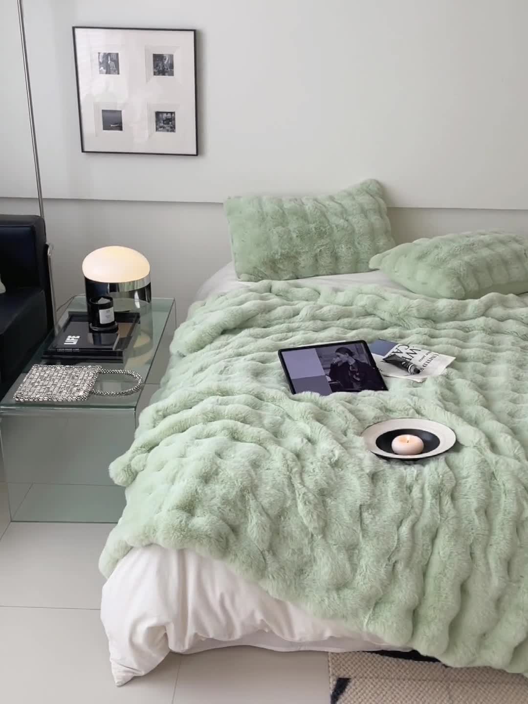 91家纺网 家纺一手货源 找家纺 潘朵拉 2023新款550g兔兔绒被套毯 兔兔绒被套毯奶绿