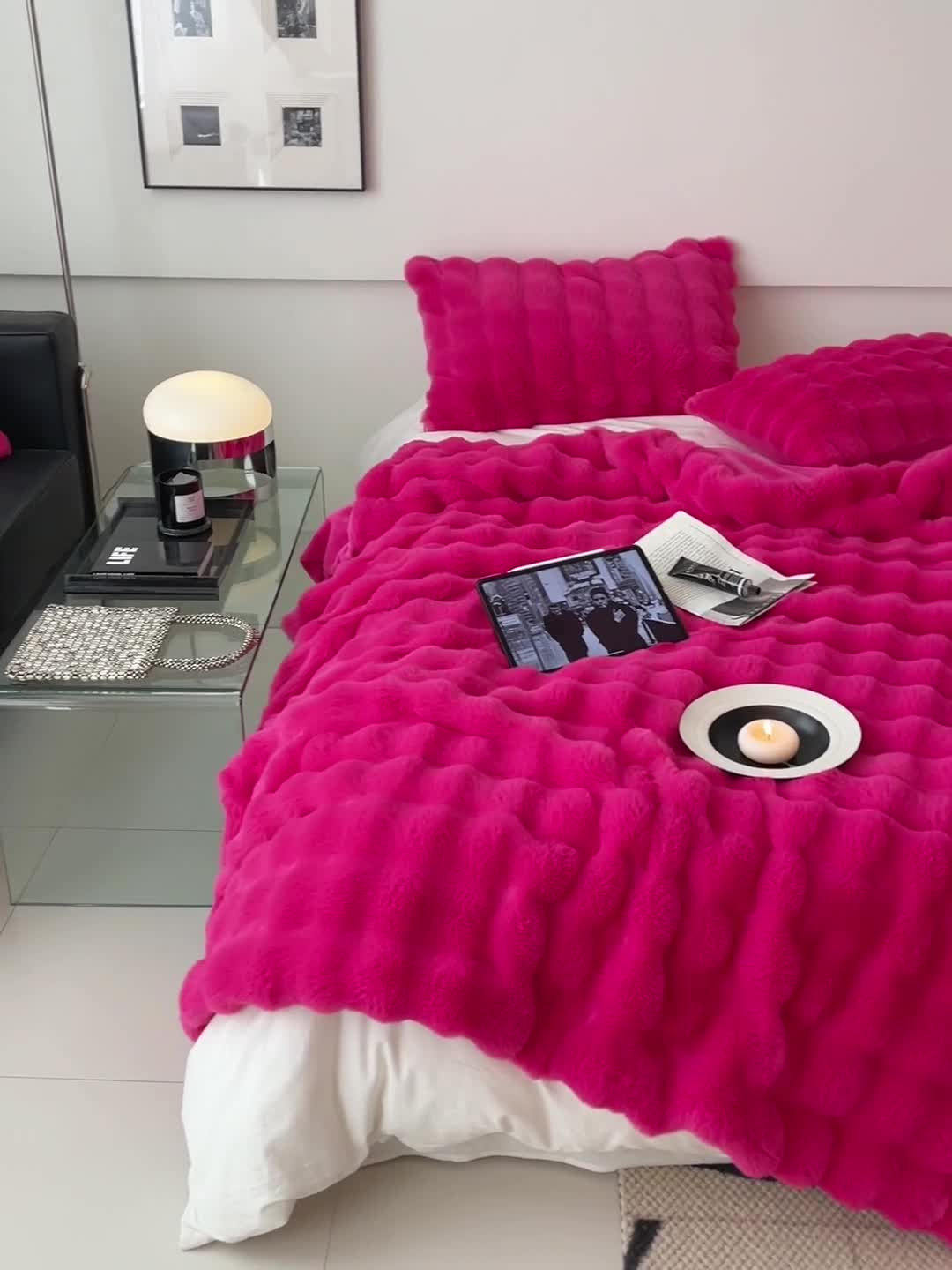 91家纺网 家纺一手货源 找家纺 潘朵拉 2023新款550g兔兔绒被套毯 兔兔绒被套毯火龙果