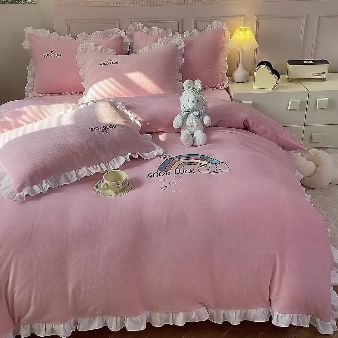 91家纺网 家纺一手货源 找家纺 绒兔兔 2023韩版牛奶绒彩虹刺绣四件套 彩虹-粉玉