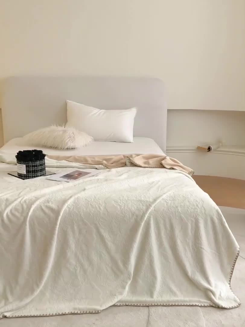 91家纺网 家纺一手货源 找家纺 铭动 2023新款雕花绒保暖毯-魅影 米色