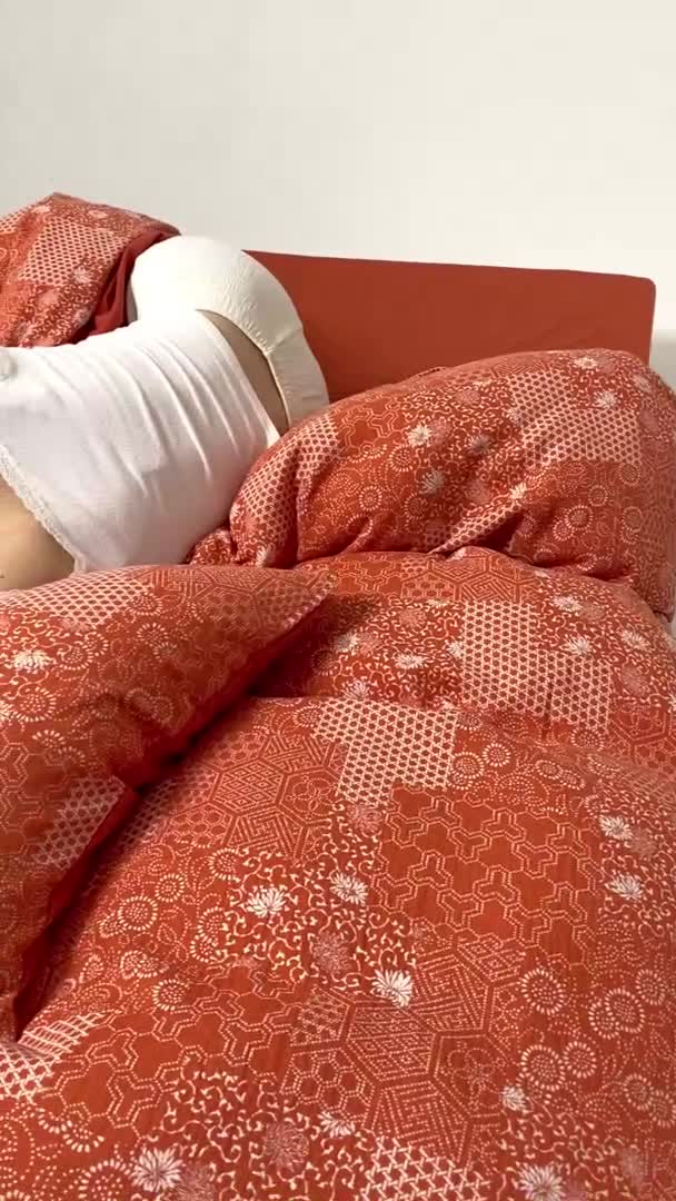 91家纺网 家纺一手货源 找家纺 安莱生活 2023简约花妍缤纷拼边四件套图1 缤纷花妍橘红