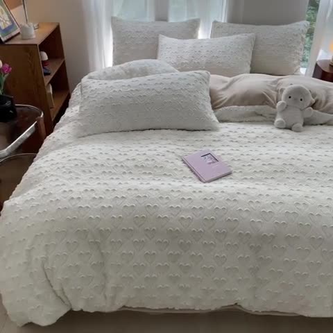 91家纺网 家纺一手货源 找家纺 金爱家 2023新款全消光牛奶绒A类纯色獭兔毛绒立体牛奶绒四件套 兔毛爱心白咖
