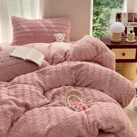 91家纺网 家纺一手货源 找家纺 金爱家 2023新款全消光牛奶绒A类纯色獭兔毛绒立体牛奶绒四件套 兔毛玫瑰豆沙