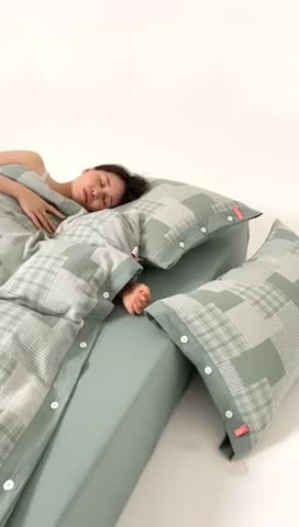 91家纺网 家纺一手货源 找家纺 安莱生活 2023新款拼布田园纽扣款四件套 拼布田园纽扣款-灰绿