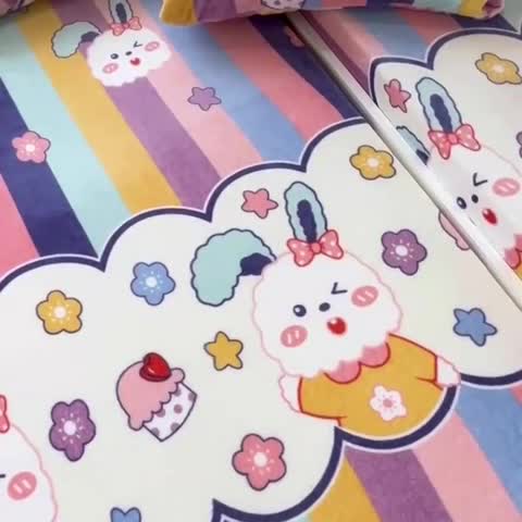 91家纺网 家纺一手货源 找家纺 小虾米 2023新款上下床加厚牛奶绒被套 彩虹兔