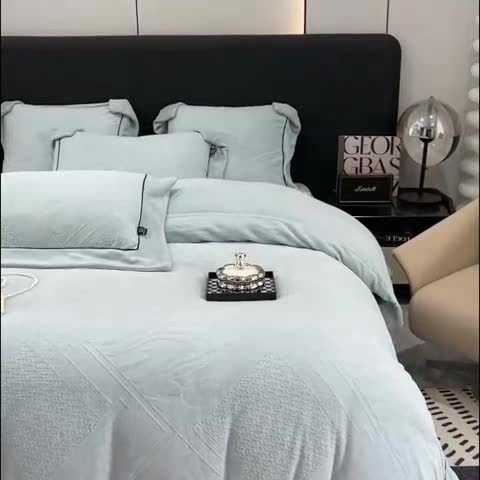 91家纺网 家纺一手货源 找家纺 2025新款牛奶绒雕花四件套-苏黎 蓝色