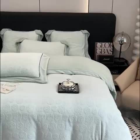 91家纺网 家纺一手货源 找家纺 2025新款牛奶绒雕花四件套-小香 水绿色