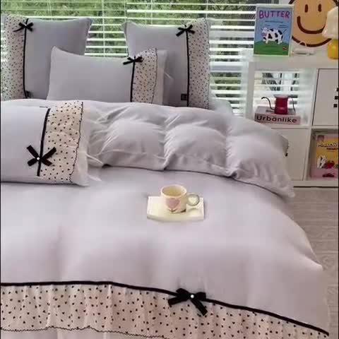 91家纺网 家纺一手货源 找家纺 2025新款牛奶绒拼纱四件套-洛可可 浅灰色