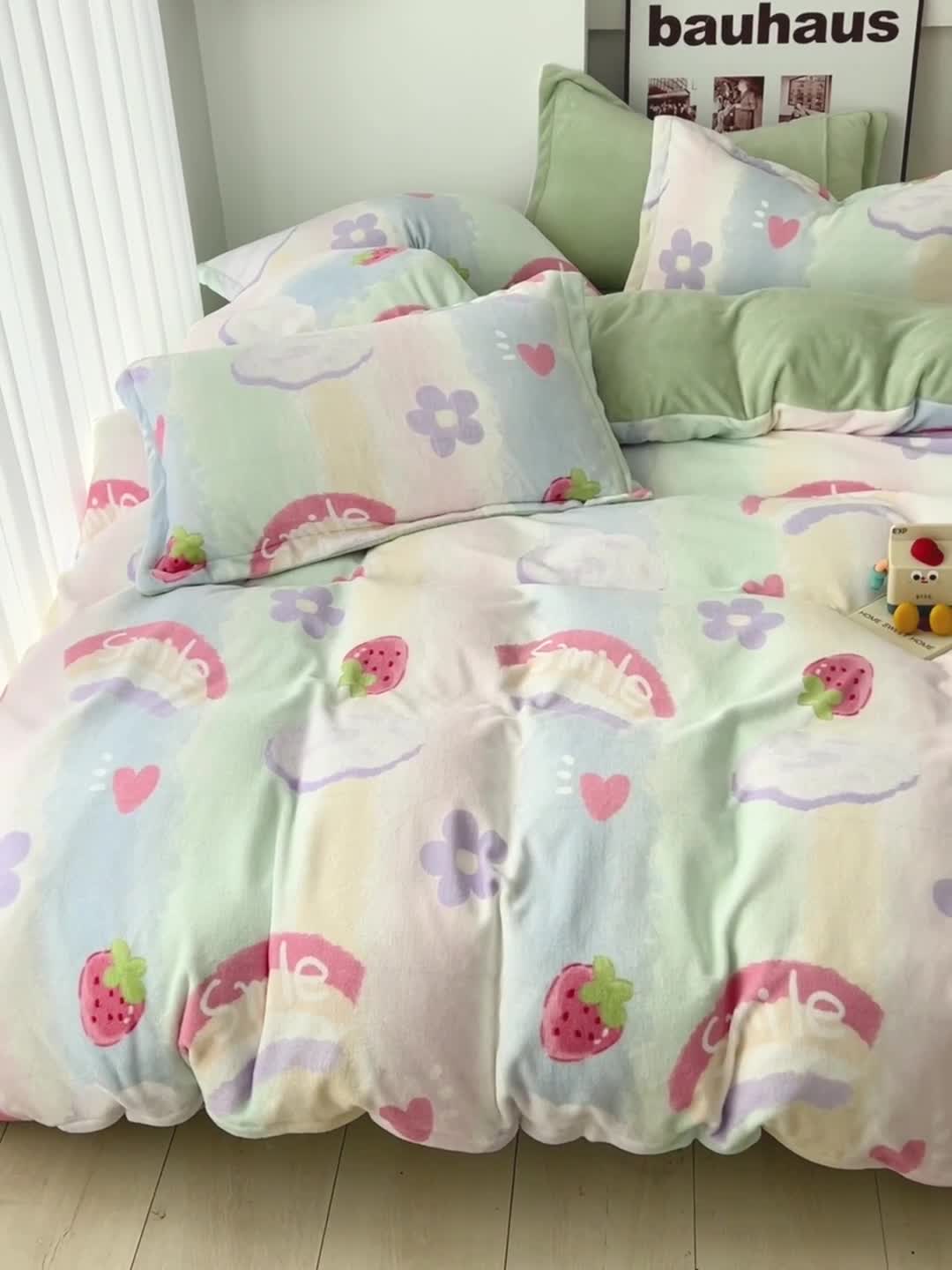 91家纺网 家纺一手货源 找家纺 乐童2024新款吊边款牛奶绒四件套 云间光彩