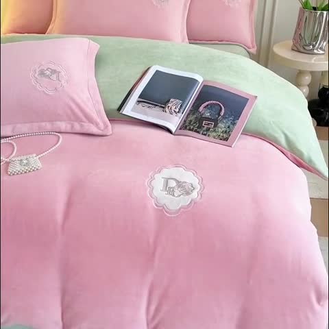 91家纺网 家纺一手货源 找家纺 牛奶绒双拼小香风刺绣贴布绣四件套-戴安娜（含买家秀）戴安娜-蜜桃粉