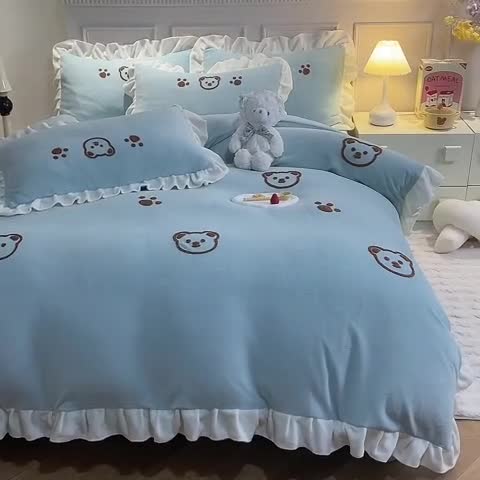 91家纺网 家纺一手货源 找家纺 菲儿家纺 2023新款牛奶绒毛巾绣四件套 哇塞小熊-豆绿