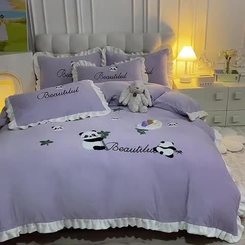 91家纺网 家纺一手货源 找家纺 菲儿家纺 2023新款牛奶绒毛巾绣四件套 小熊猫-芋泥紫