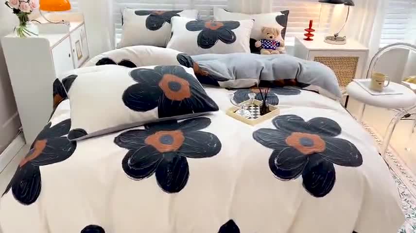 91家纺网 家纺一手货源 找家纺 金丝鸟家纺 2023新款全棉印花加牛奶绒四件套 暗影 a棉b牛奶绒