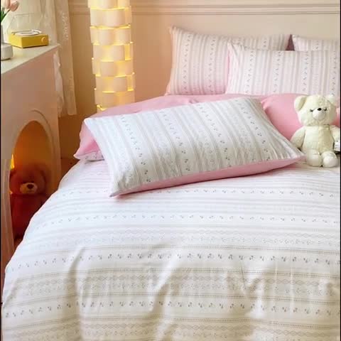 91家纺网 家纺一手货源 找家纺 金丝鸟家纺 2023新款全棉印花加牛奶绒四件套 烟雨枫间 a棉b牛奶绒