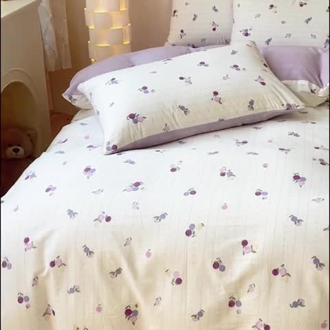 91家纺网 家纺一手货源 找家纺 金丝鸟家纺 2023新款全棉印花加牛奶绒四件套 紫葡萄 a棉b牛奶绒