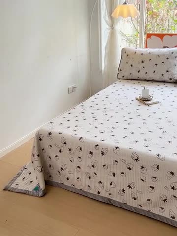 91家纺网 家纺一手货源 找家纺 上喜 热卖莫代尔绒夹棉床盖三件套 草莓园