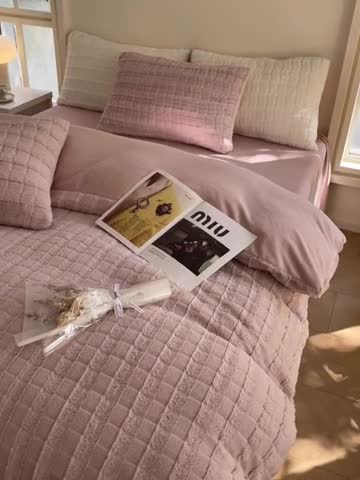 91家纺网 家纺一手货源 找家纺 安哆啦加厚9斤獭兔毛绒兔兔绒剪花牛奶绒四件套纯色双拼系列 蜜桃粉