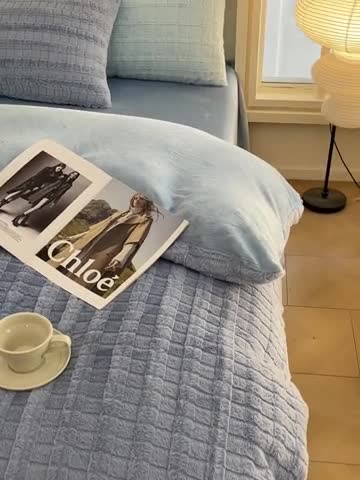 91家纺网 家纺一手货源 找家纺 安哆啦加厚9斤獭兔毛绒兔兔绒剪花牛奶绒四件套纯色双拼系列 宝石蓝