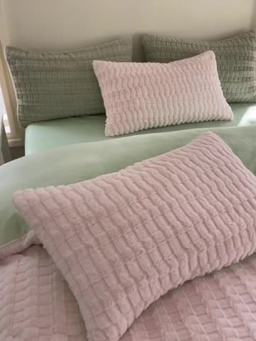 91家纺网 家纺一手货源 找家纺 安哆啦加厚9斤獭兔毛绒兔兔绒剪花牛奶绒四件套纯色双拼系列 柔粉绿