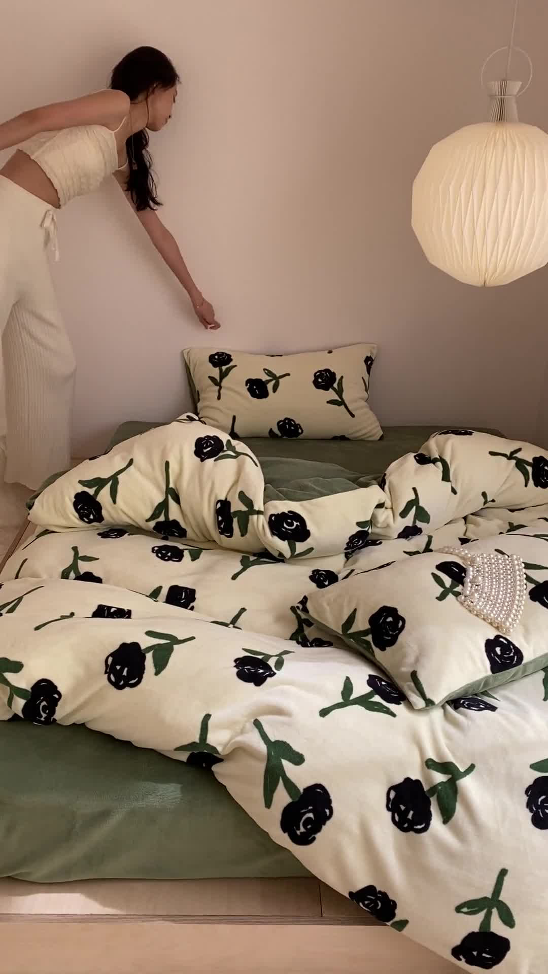 91家纺网 家纺一手货源 找家纺 时光里 2023新款230g半消光印花牛奶绒四件套 花卉款-绿野仙踪