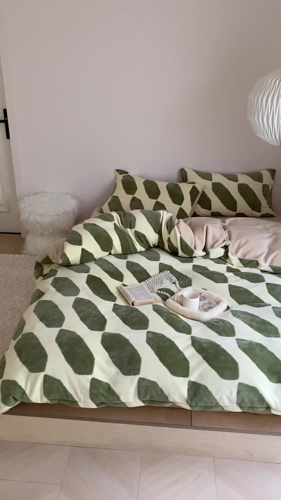 91家纺网 家纺一手货源 找家纺 时光里 2023新款230g半消光印花牛奶绒四件套 INS款-菱格