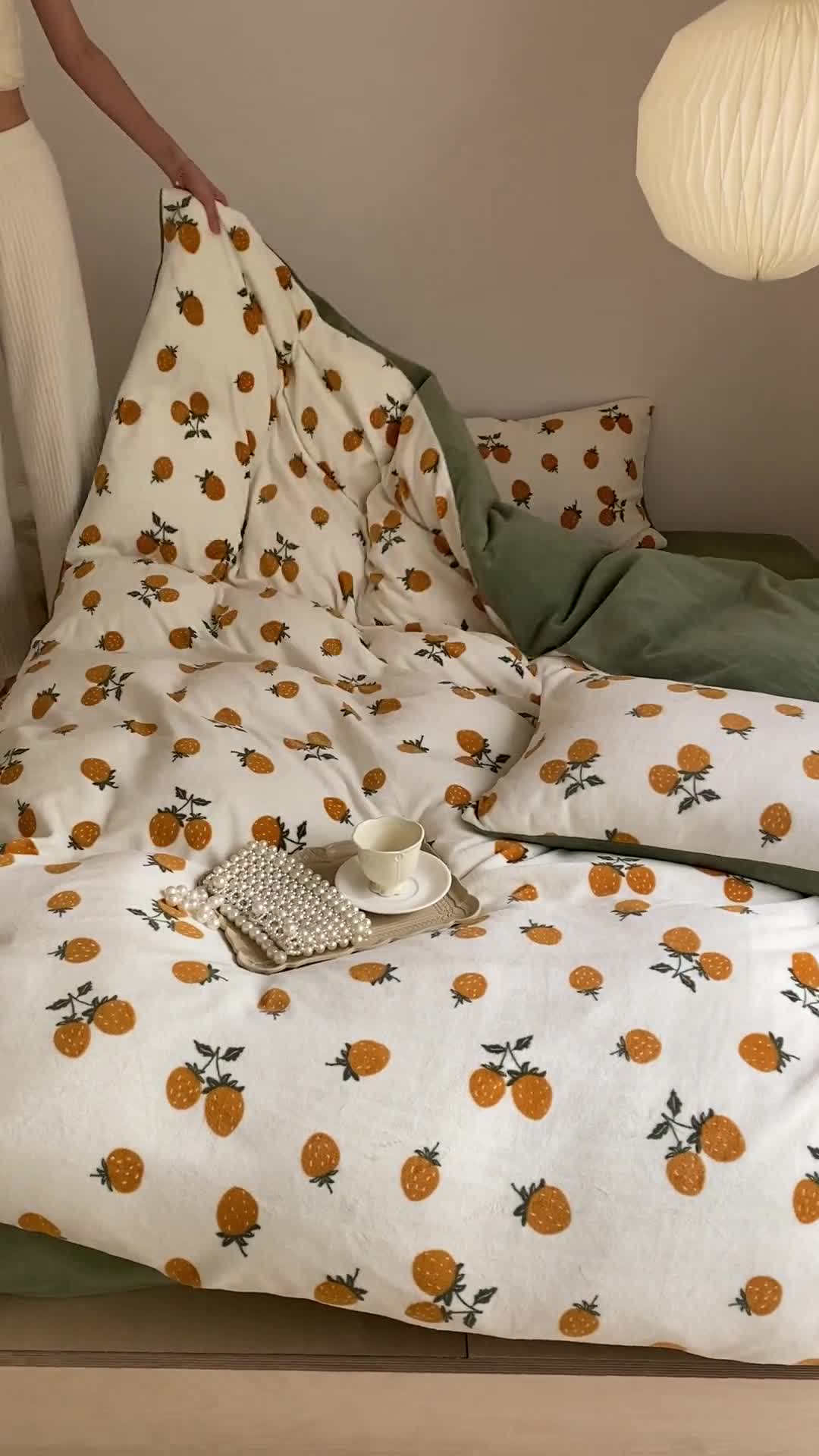 91家纺网 家纺一手货源 找家纺 时光里 2023新款230g半消光印花牛奶绒四件套 INS款-草莓