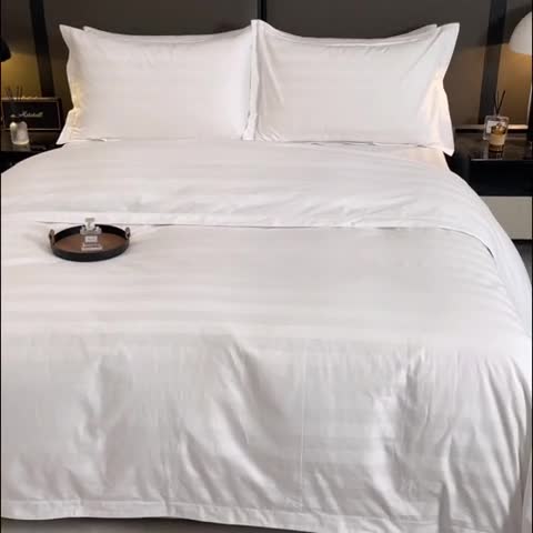 91家纺网 家纺一手货源 找家纺 罗菲尼 2025新款星级酒店缎条四件套白色缎条