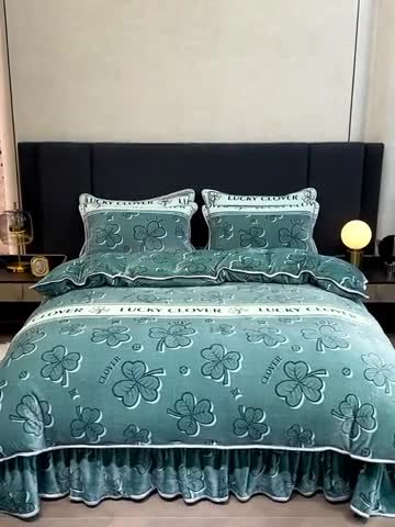 91家纺网 家纺一手货源 找家纺 2024印花8.5斤牛奶绒金貂水晶法莱珊瑚绒四件套床裙款 四叶草-绿