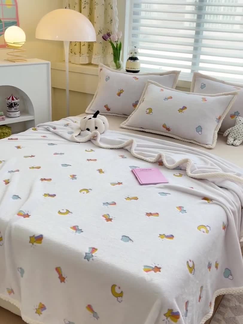 91家纺网 家纺一手货源 找家纺 锦威郎 2023新款毛毯床单保暖加厚珊瑚绒双面午睡毯云朵绒多功能毛毯 彩虹白