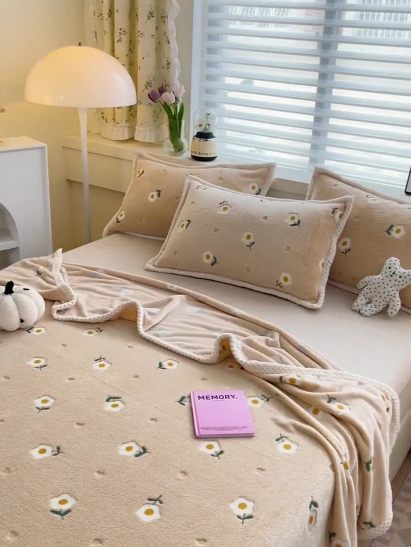 91家纺网 家纺一手货源 找家纺 锦威郎 2023新款毛毯床单保暖加厚珊瑚绒双面午睡毯云朵绒多功能毛毯 小花黄