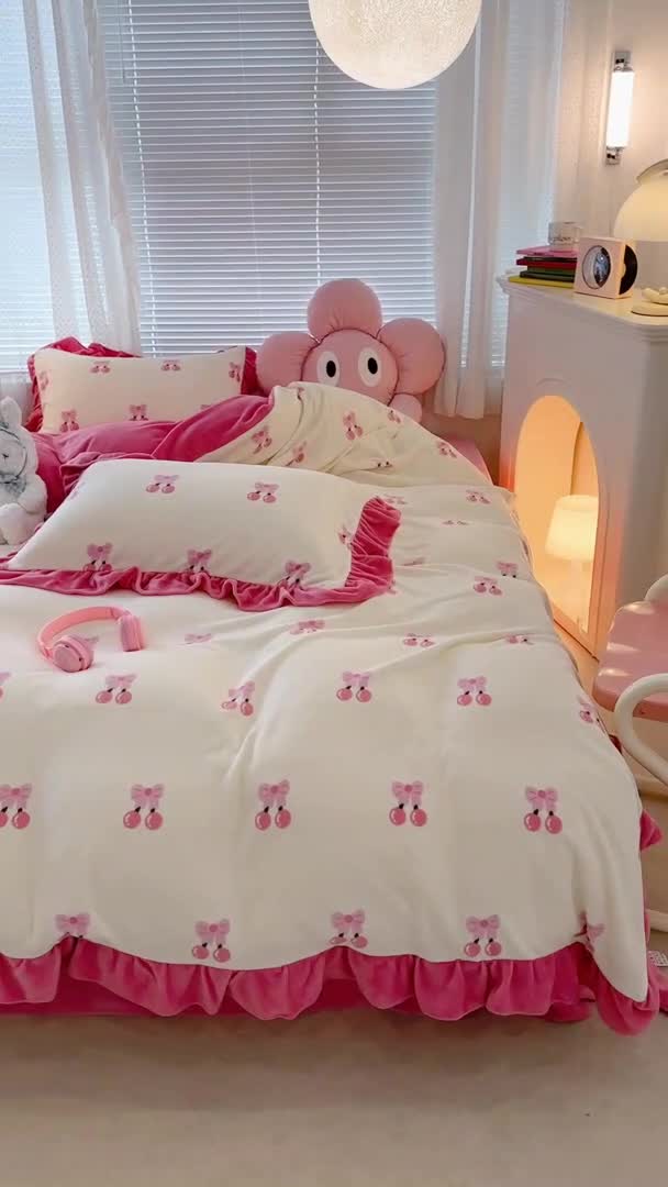 91家纺网 家纺一手货源 找家纺 昔可 2023新款韩系ins花边款牛奶绒四件套 一口樱桃