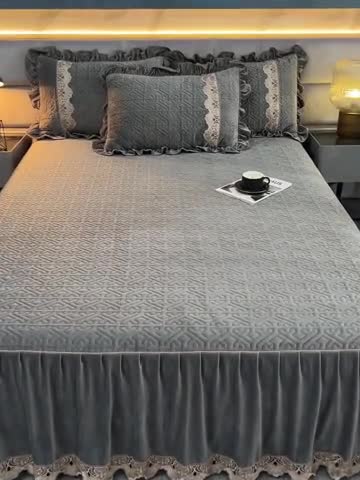 91家纺网 家纺一手货源 找家纺 忘忧草 2023新款安娜系列婴儿绒夹棉浪漫花边床裙 安娜-高级灰