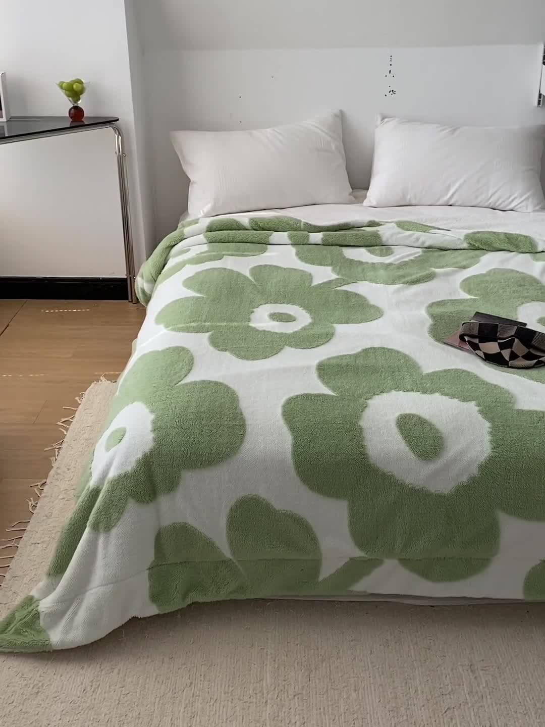 91家纺网 家纺一手货源 找家纺 安莱生活 2023新品专版锦芙绒太阳花毛毯 清新春绿