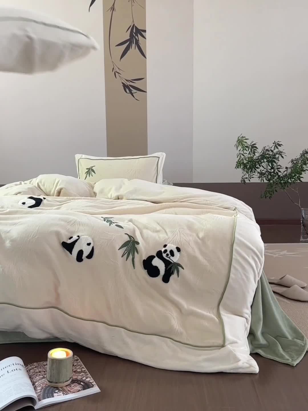 91家纺网 家纺一手货源 找家纺 安莱生活 2023专版锦芙牛奶绒毛巾绣四件套-情绪熊猫款-国风风格图 情绪熊猫-白竹