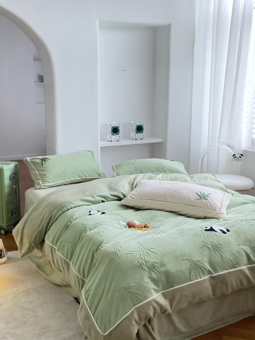 91家纺网 家纺一手货源 找家纺 安莱生活2023专版锦芙牛奶绒毛巾绣四件套-情绪熊猫款-清新自然光风格 情绪熊猫-绿竹