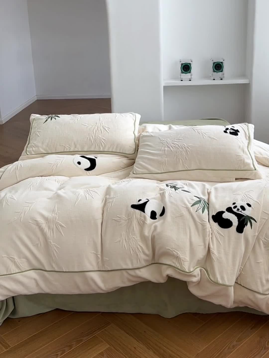 91家纺网 家纺一手货源 找家纺 安莱生活2023专版锦芙牛奶绒毛巾绣四件套-情绪熊猫款-清新自然光风格 情绪熊猫-白竹