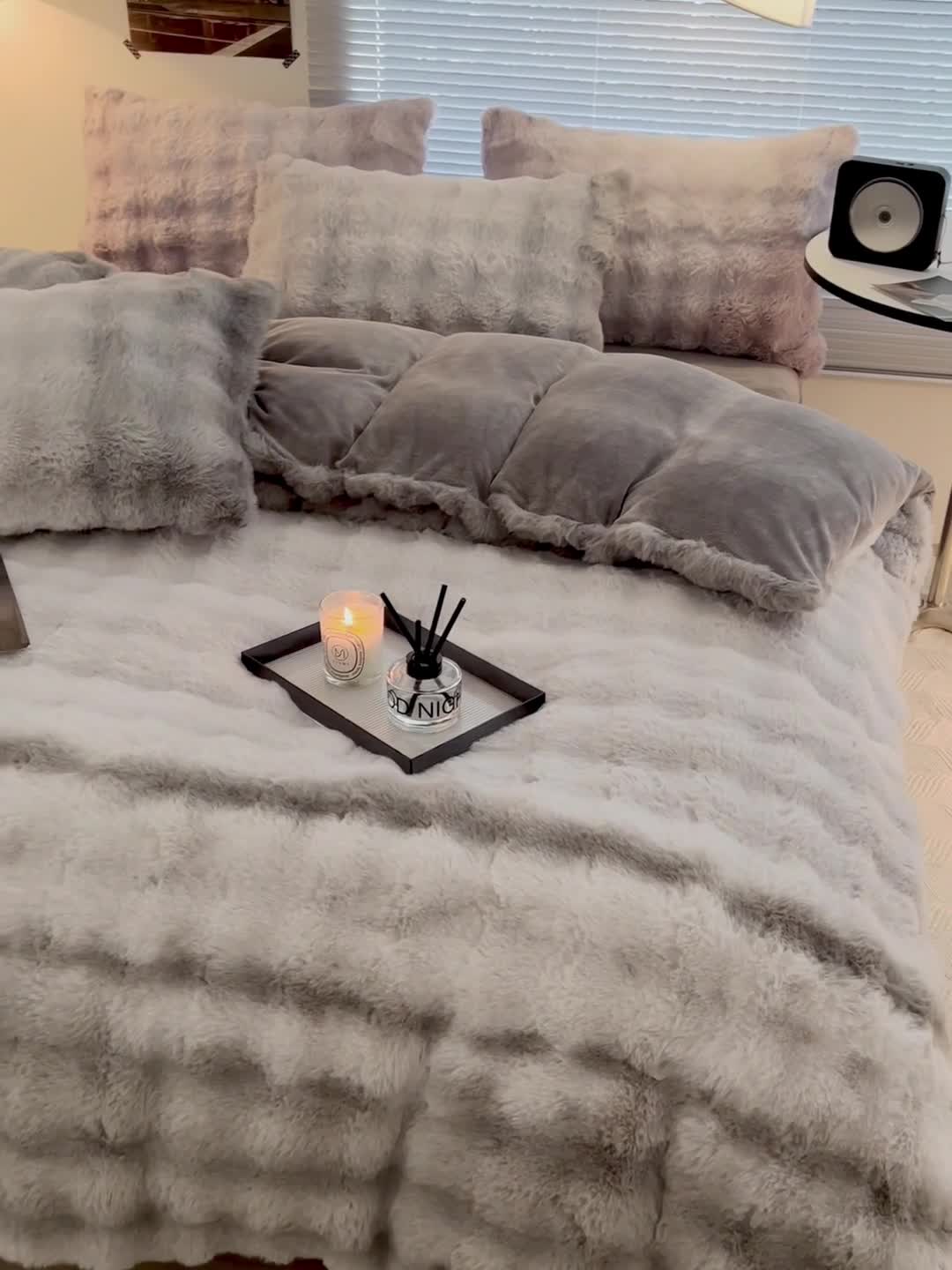 91家纺网 家纺一手货源 找家纺 金爱家 2023新款七彩大泡泡兔兔绒兔毛绒四件套 七彩灰