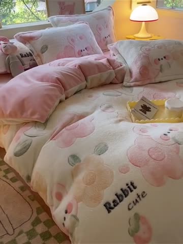 91家纺网 家纺一手货源 找家纺 慕尚 2025新款5D雪花绒四件套系列 甜蜜小熊