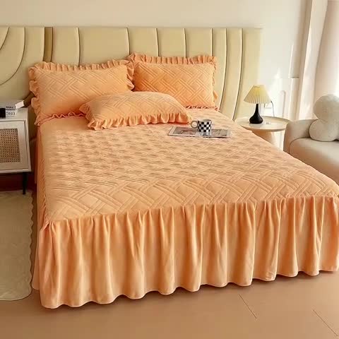 91家纺网 家纺一手货源 找家纺 十个点家纺 2024新款牛奶绒单床裙-欣雅 金驼色