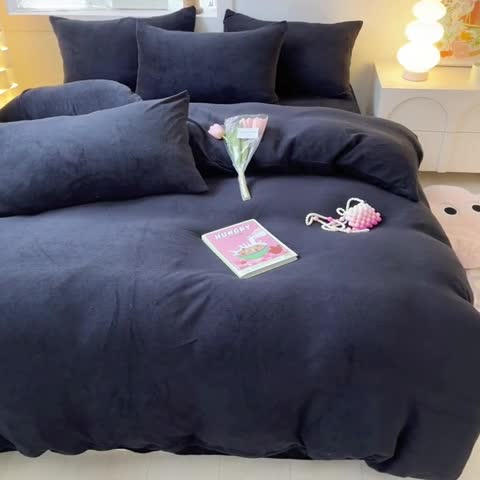 91家纺网 家纺一手货源 找家纺 慕澄家纺 2023新款简约牛奶绒加厚保暖四件套-纯爱 纯爱-黑金