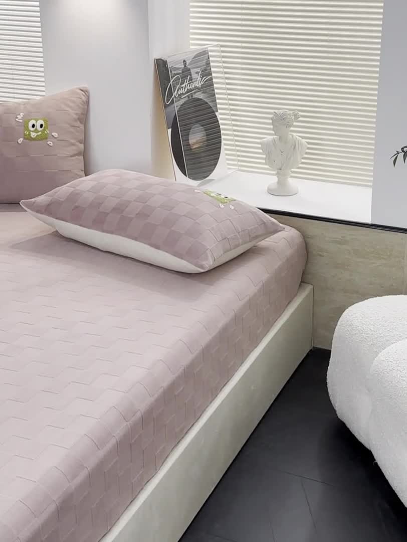 91家纺网 家纺一手货源 找家纺 洋铭区（原狠狠爱）2023新款华夫格单品绒床笠 清格 豆沙