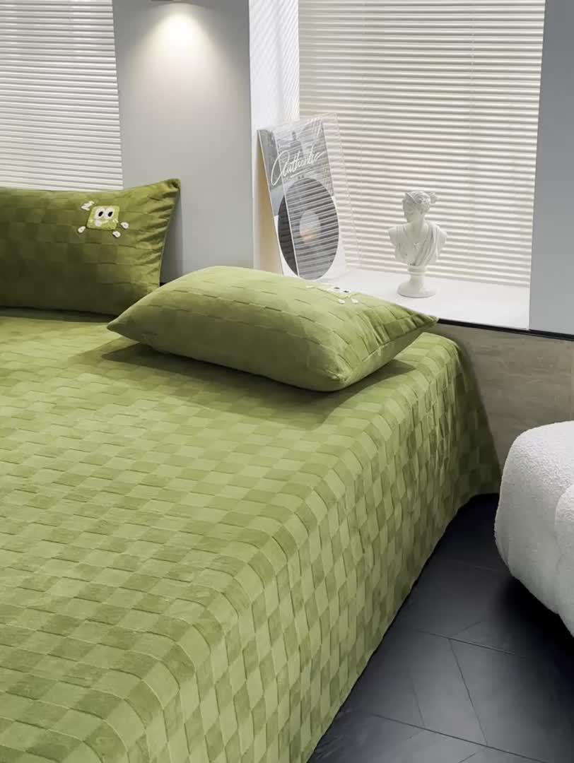 91家纺网 家纺一手货源 找家纺 洋铭区（原狠狠爱）2023新款华夫格单品绒床笠 清格 绿