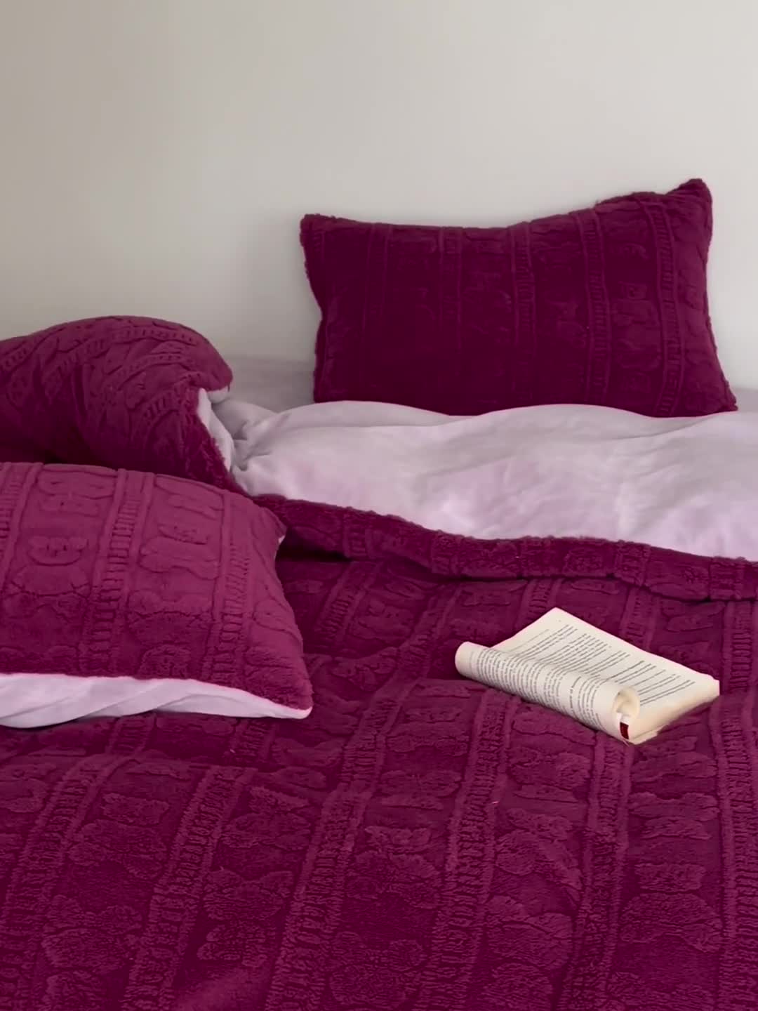 91家纺网 家纺一手货源 找家纺 棉眠 2023新款冬日熊提花牛奶绒系列四件套 树莓熊