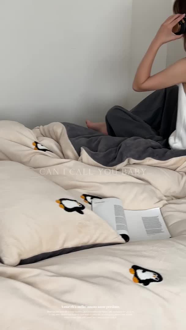 91家纺网 家纺一手货源 找家纺 时年家纺 2023新款高克重牛奶绒立体毛巾绣四件套 充值会员优惠5元 顽皮企鹅