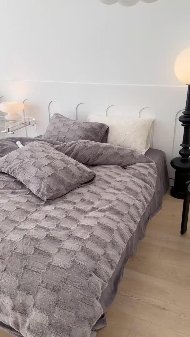 91家纺网 家纺一手货源 找家纺 昔可家纺 2023新款ins风纯色兔兔绒兔毛四件套 格调灰