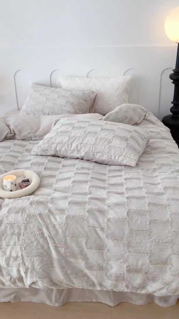 91家纺网 家纺一手货源 找家纺 昔可家纺 2023新款ins风纯色兔兔绒兔毛四件套 格调卡其色