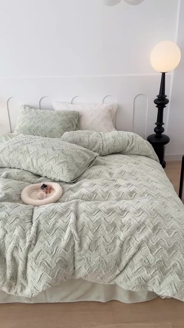 91家纺网 家纺一手货源 找家纺 昔可家纺 2023新款ins风纯色兔兔绒兔毛四件套 绿波纹