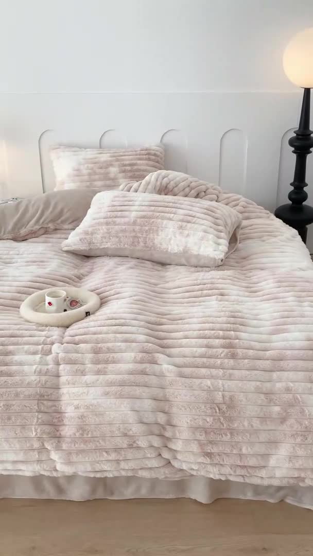 91家纺网 家纺一手货源 找家纺 昔可家纺 2023新款ins风纯色兔兔绒兔毛四件套 琥珀扎染