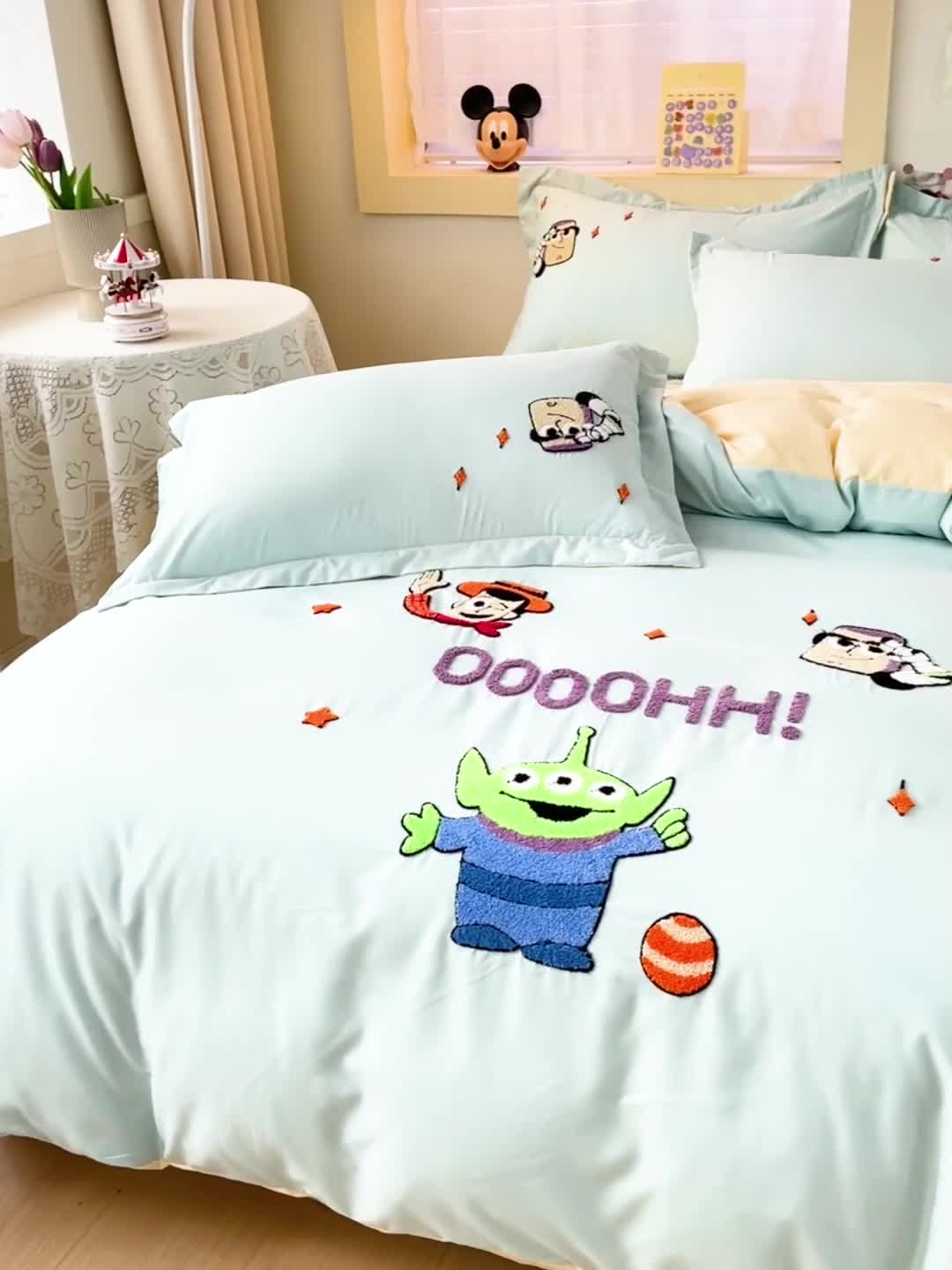 91家纺网 家纺一手货源 找家纺 娜娜 2023新款水洗磨毛毛巾绣四件套 胡迪和巴斯繁星蓝+黄