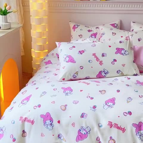 91家纺网 家纺一手货源 找家纺 金丝鸟家纺 2023新款全棉印花三利欧库洛米系列四件套 甜品小兔